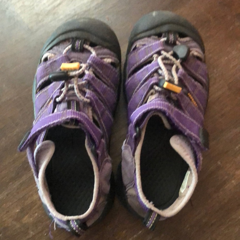 Girls keen sandal